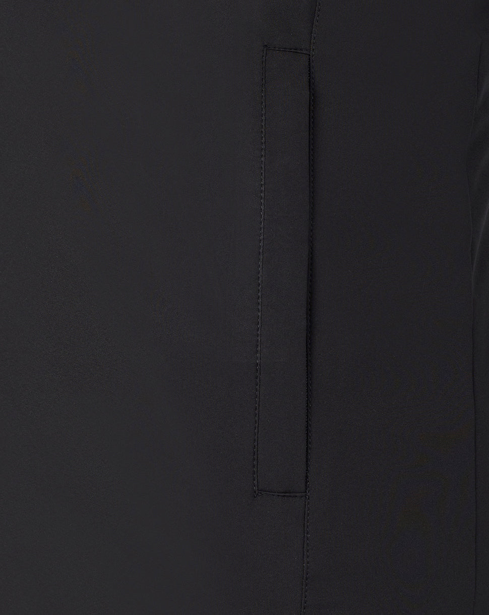 Vertical pocket seam on the front of the black Leicester Tigers training hooded gilet.