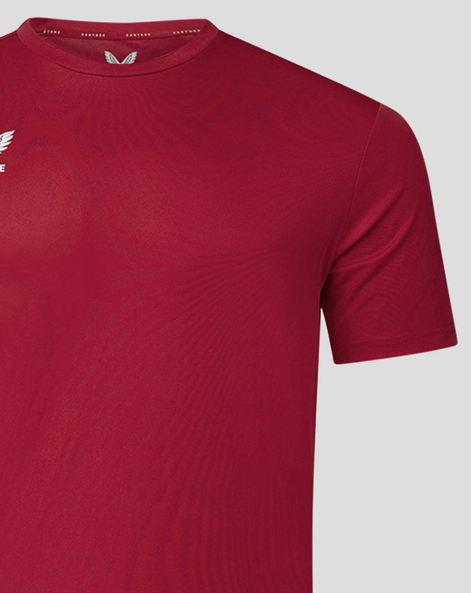 Shoulder and sleeve detail of red short sleeve training t shirt