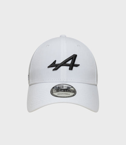 White New Era Estretch Snapential 9Forty cap close up of crown top and button
