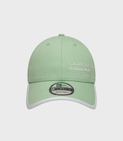 Close up of pastel green crown with top button on the Oracle Red Bull Racing Miami 9Forty cap