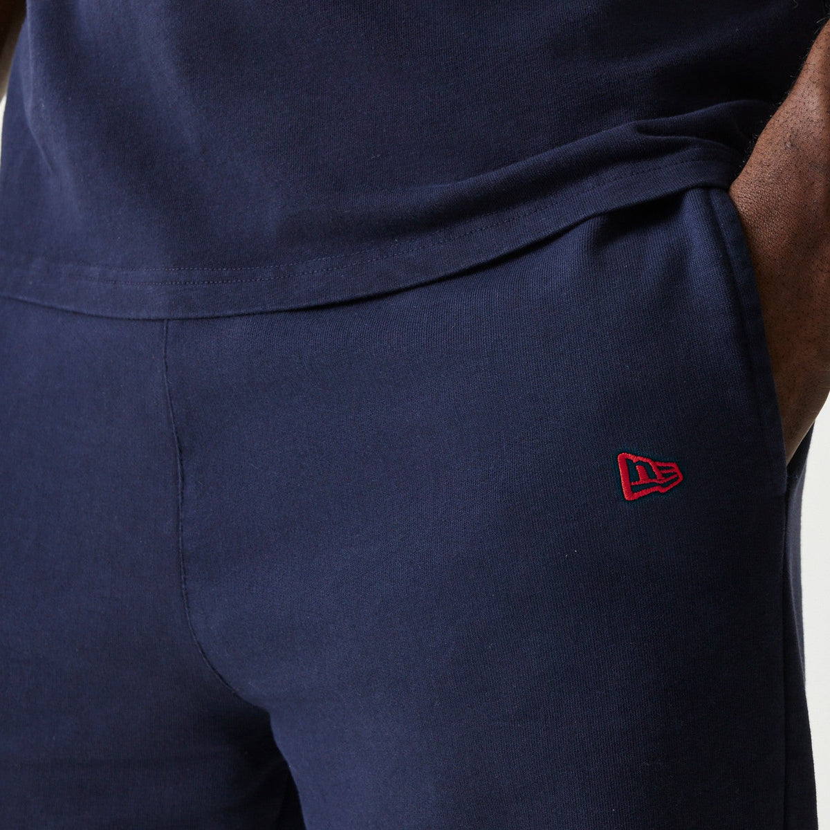 New Era flag embroidered on the left pocket of dark blue Oracle Red Bull Racing joggers.