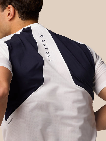 Back view of Apex Training T-Shirt white and navy with vertical CASTORE lettering down the spine and Aeromesh detailing at the back