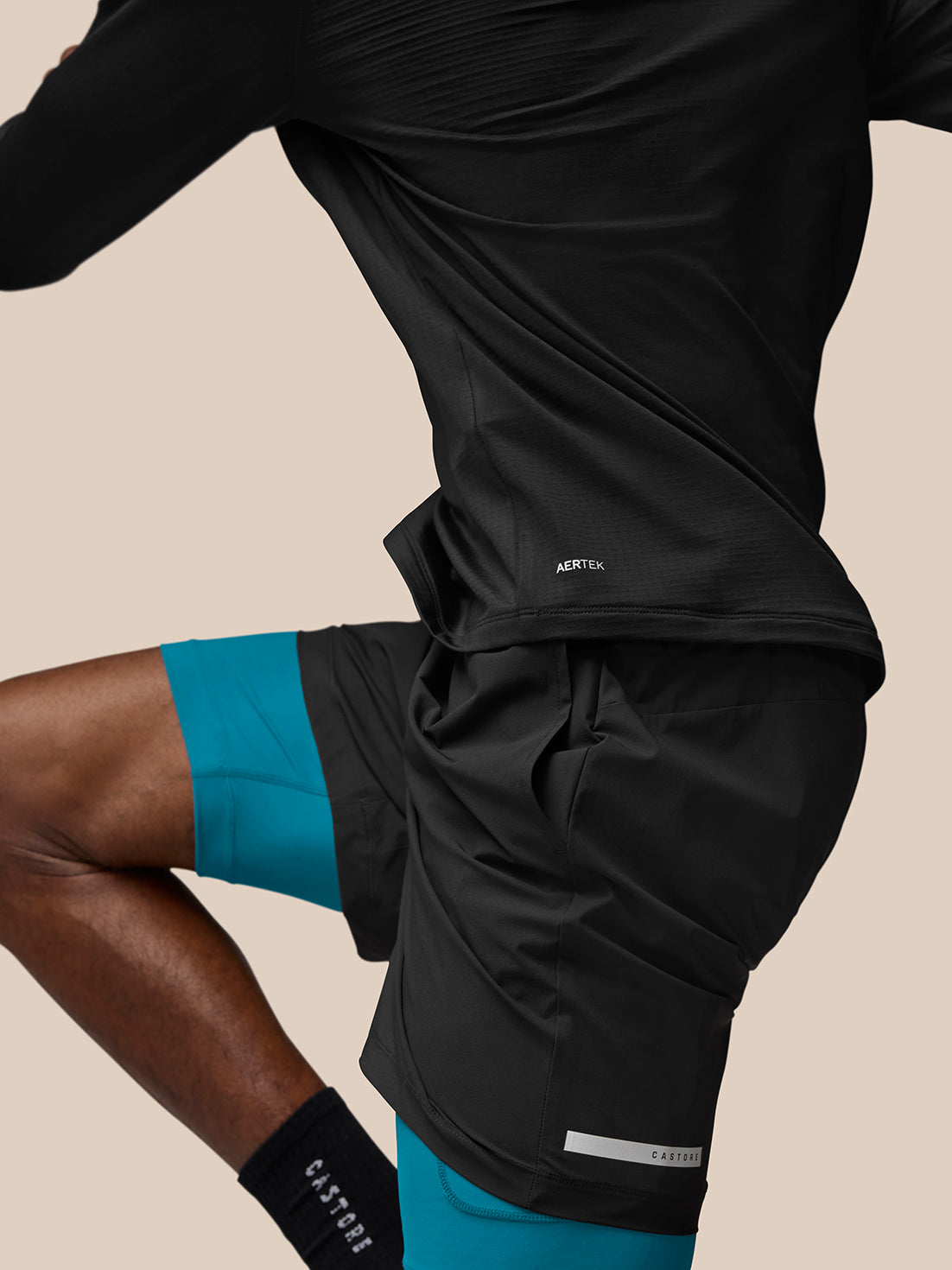 Back view of Flow Sweatshirt Black with a vertical reflective stripe on the upper back.