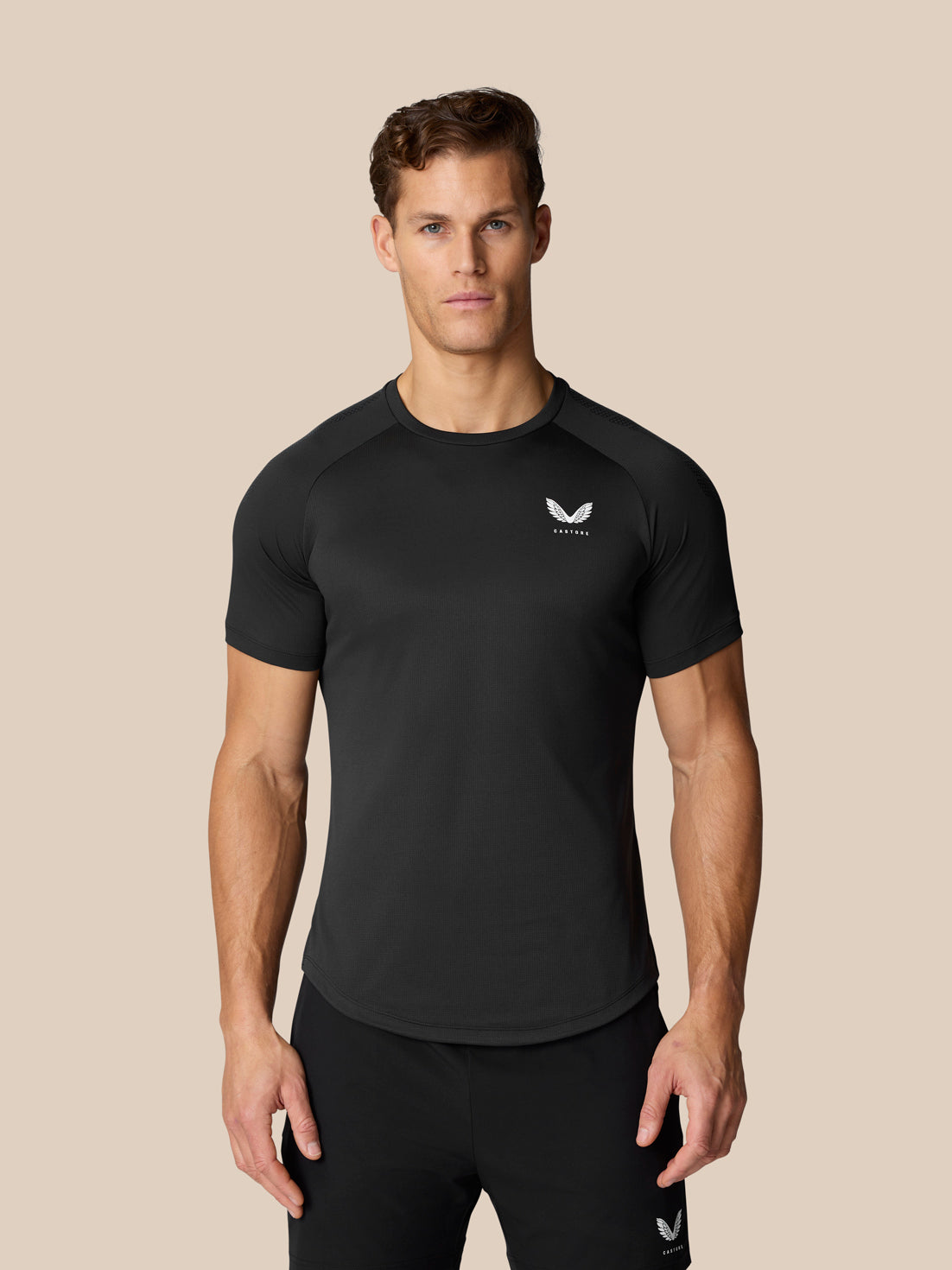 Flow Muscle Grip T-Shirt in black on a man, highlighting slim fit and shoulder grip.