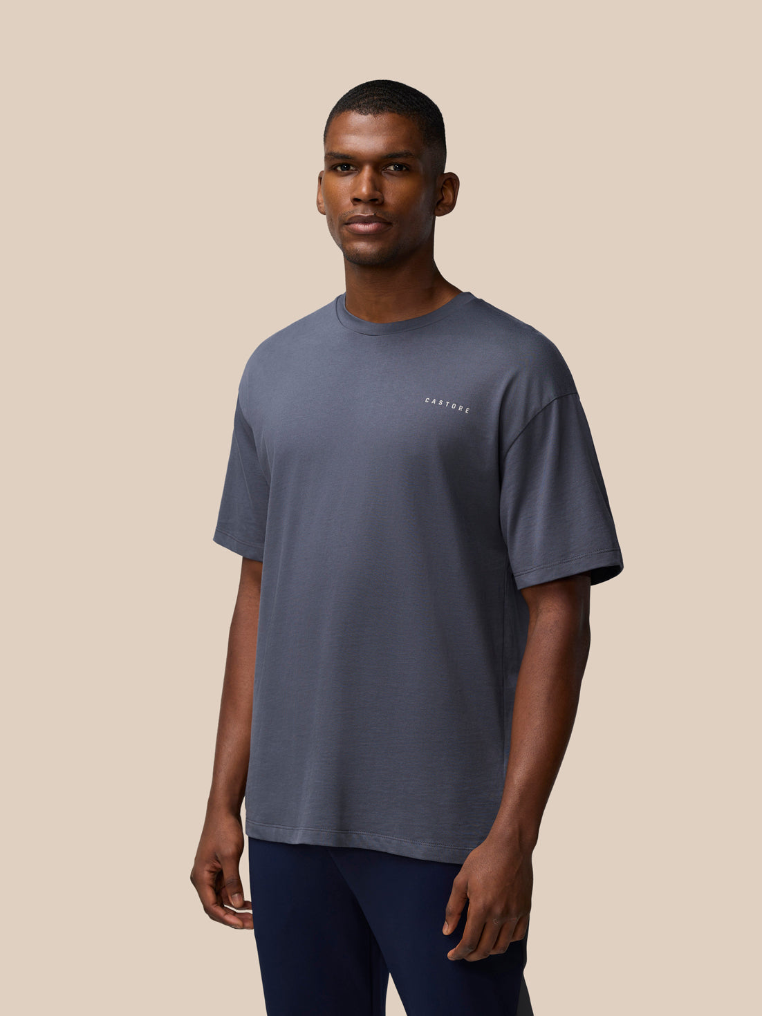 Male model wearing pewter gray Flex Cotton T Shirt with round neckline and CASTORE logo on the left chest.