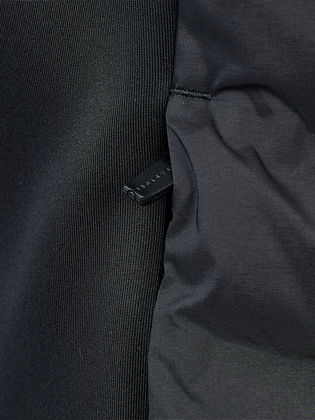 Close up of zipper pull on Men's Reiss Hybrid Gilet in black fabric.