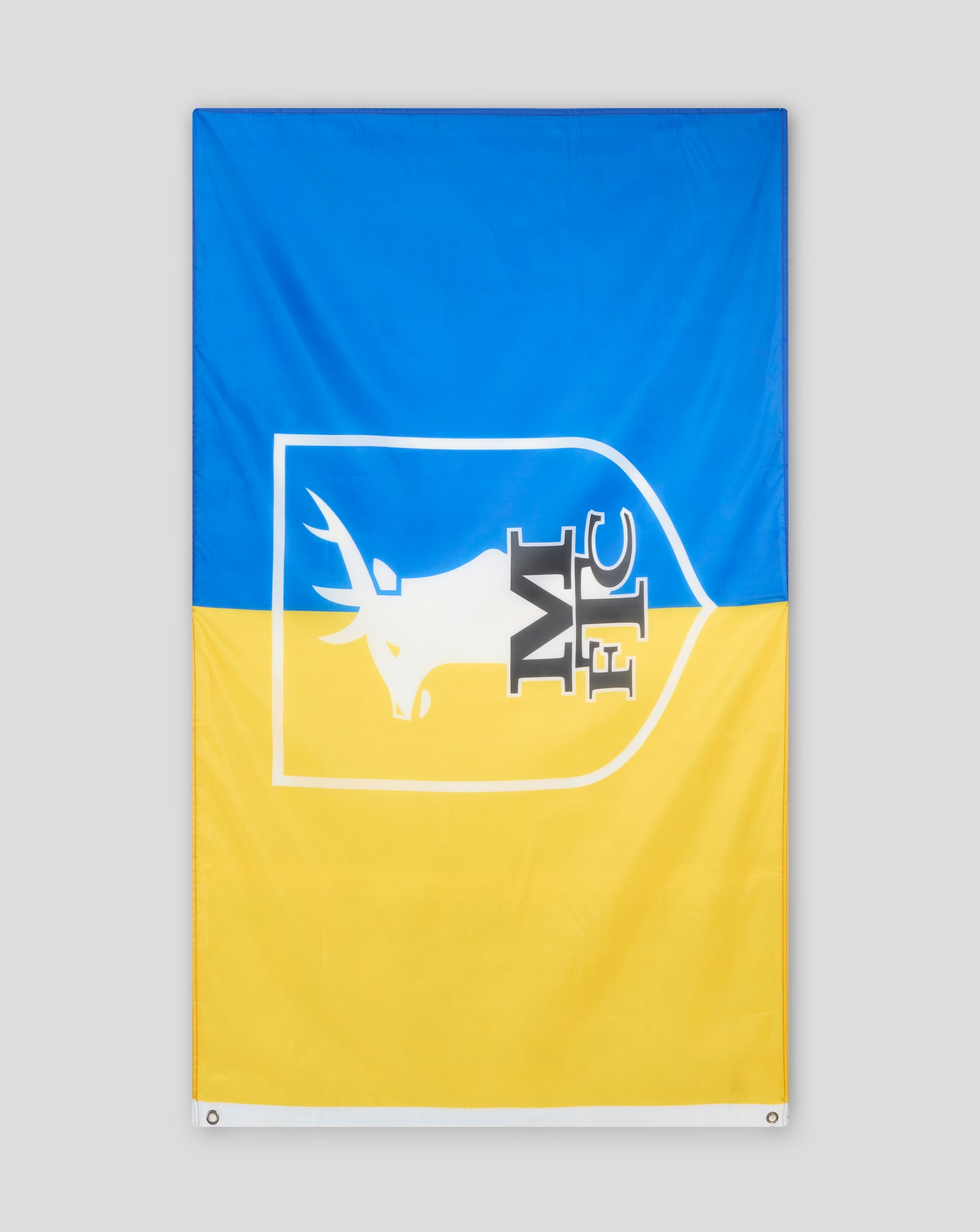 Mansfield Town crest 5x3 flag featuring a blue and yellow shield with a white stag.