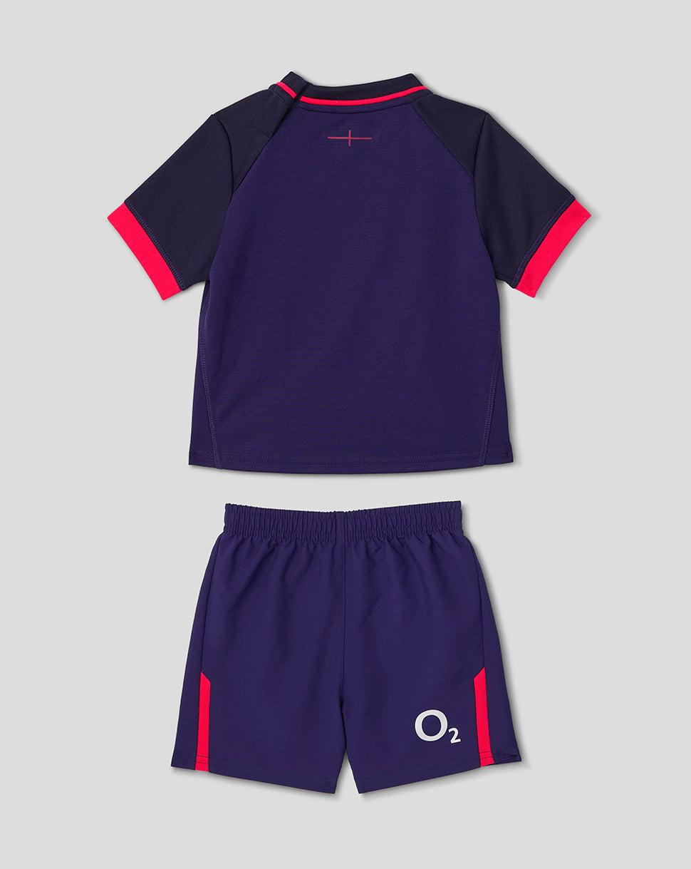 Navy and red sports outfit with O2 logo on a gray background