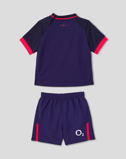 Navy and red sports outfit with O2 logo on a gray background