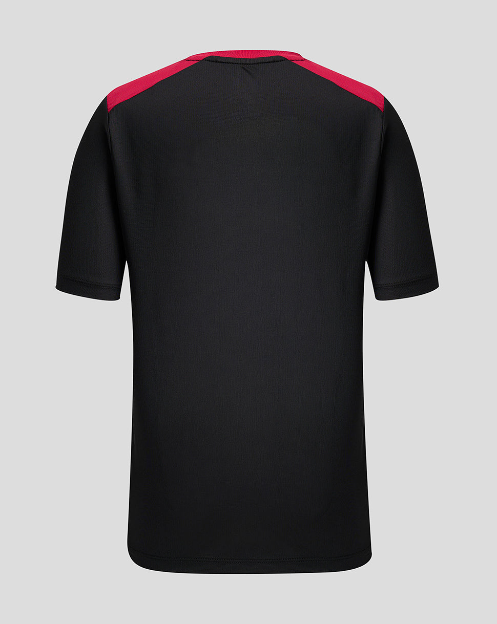 Black t-shirt with red shoulders on a gray background