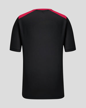 Black t-shirt with red shoulders on a gray background