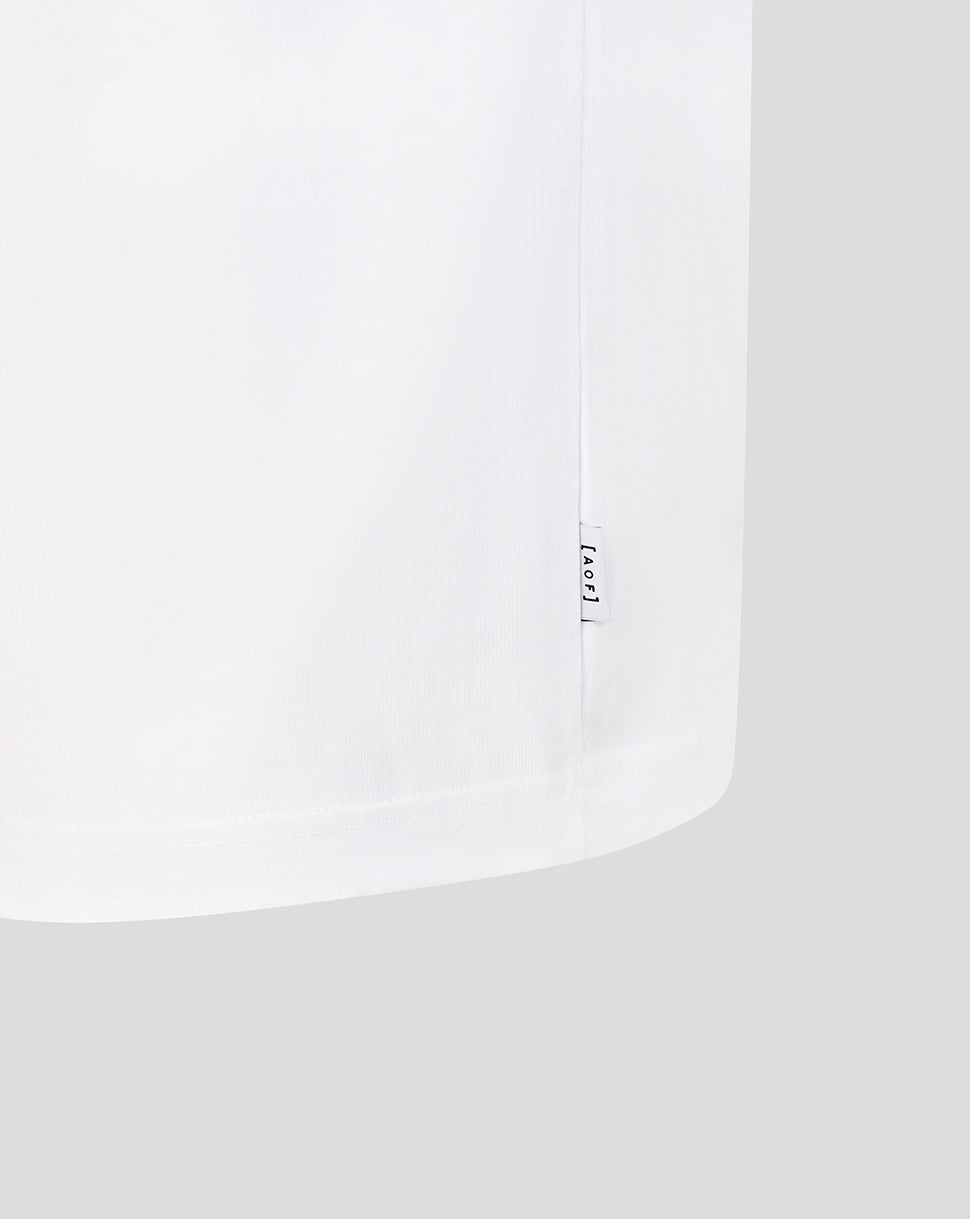 White T shirt hem with vertical AOF tag along the side seam