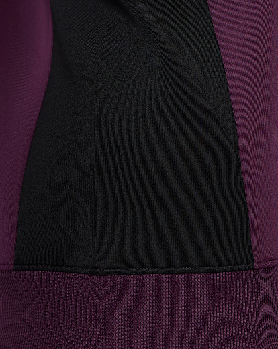 Close-up of contrast side panel on burgundy England cricket training sweatshirt showing a black panel.