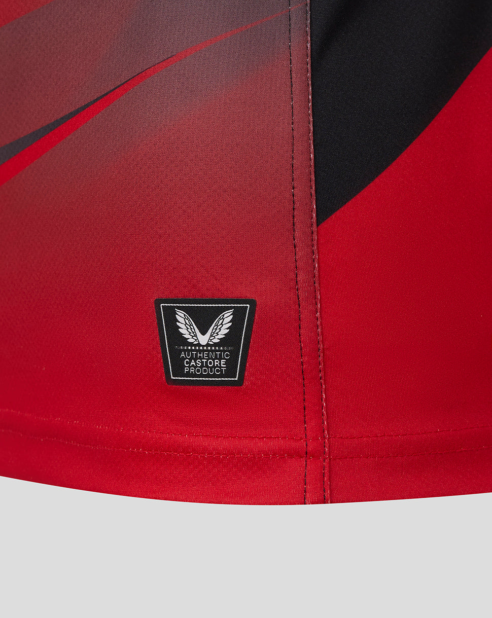 Close-up of the red and black gradient hem on the Saracens replica shirt with authentic Castore product badge