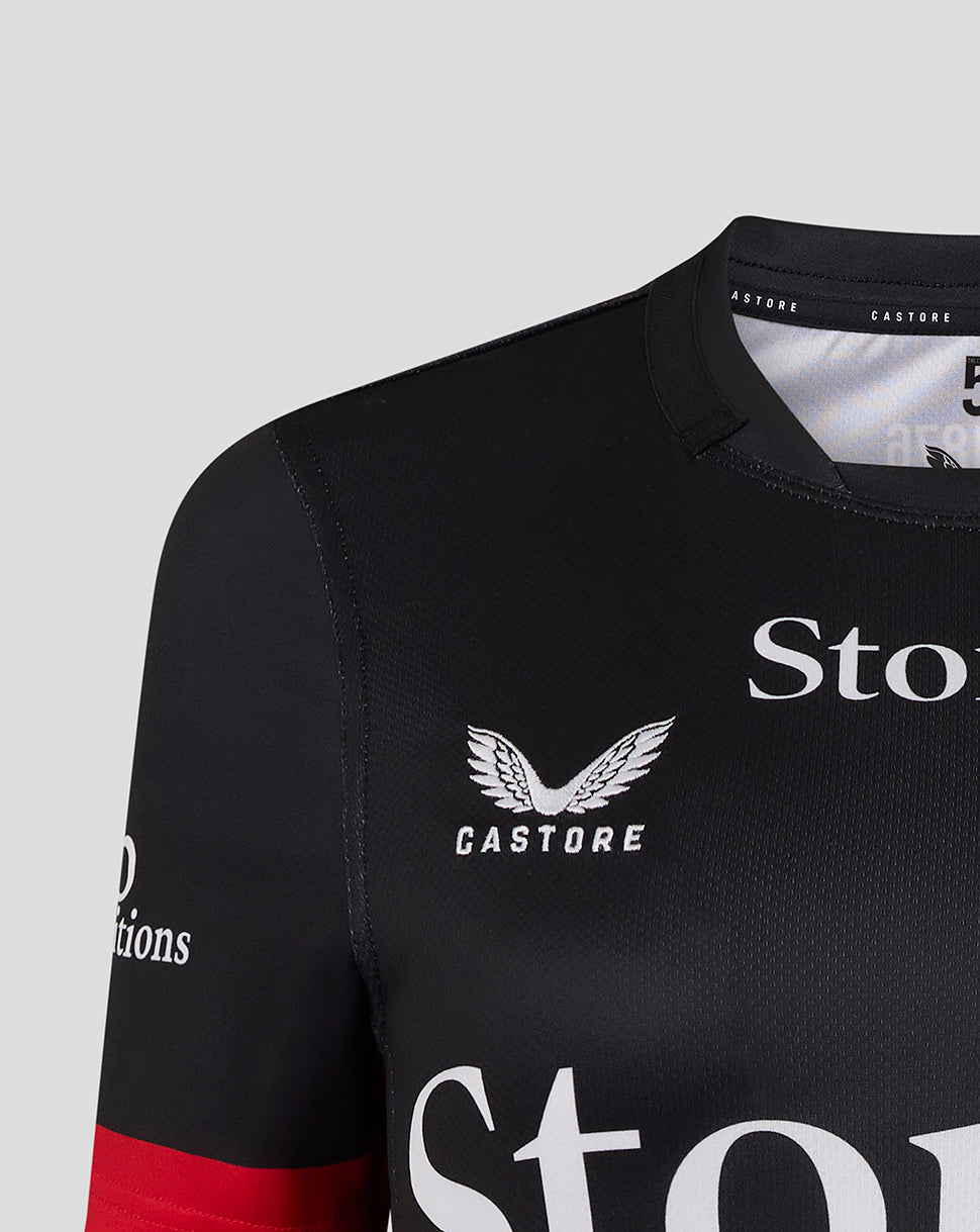 Shoulder and chest close up of the Saracens replica jersey with crest and StoneX logo