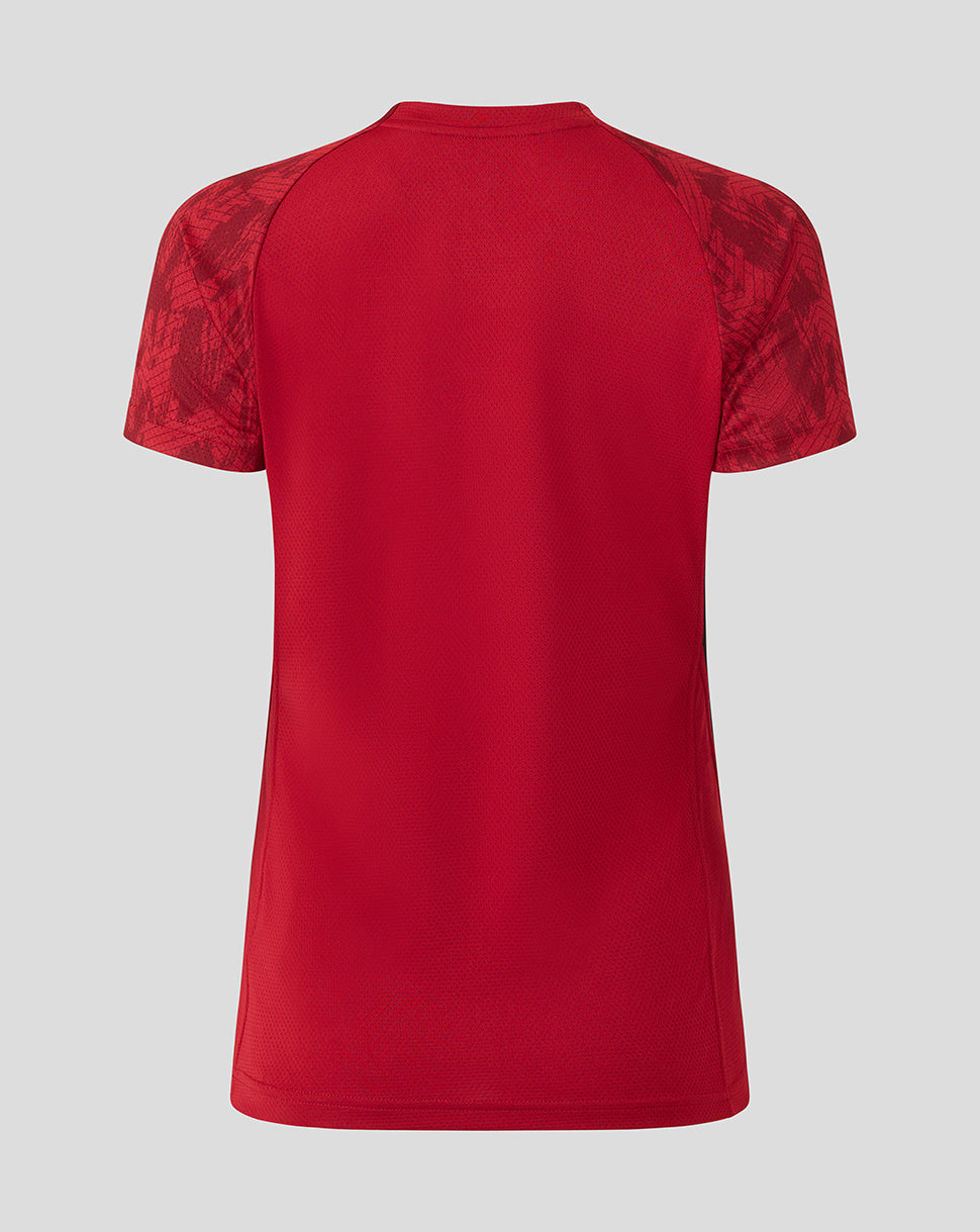 Back view of red Saracens training short sleeve tee with plain back panel and patterned sleeves.