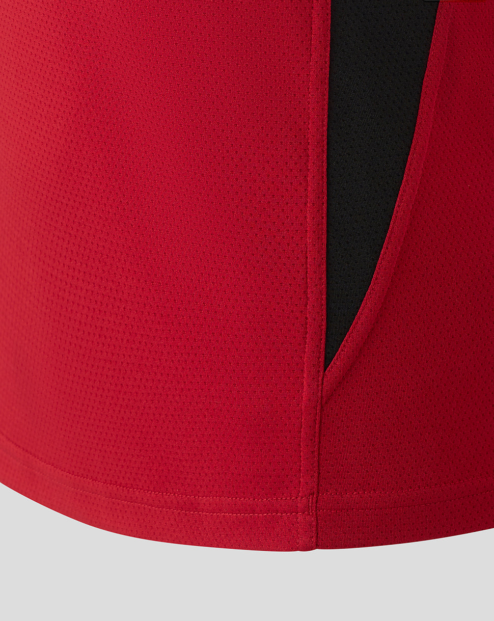 Close up of red fabric on the Saracens training tee showing a black side panel and clean seam detail