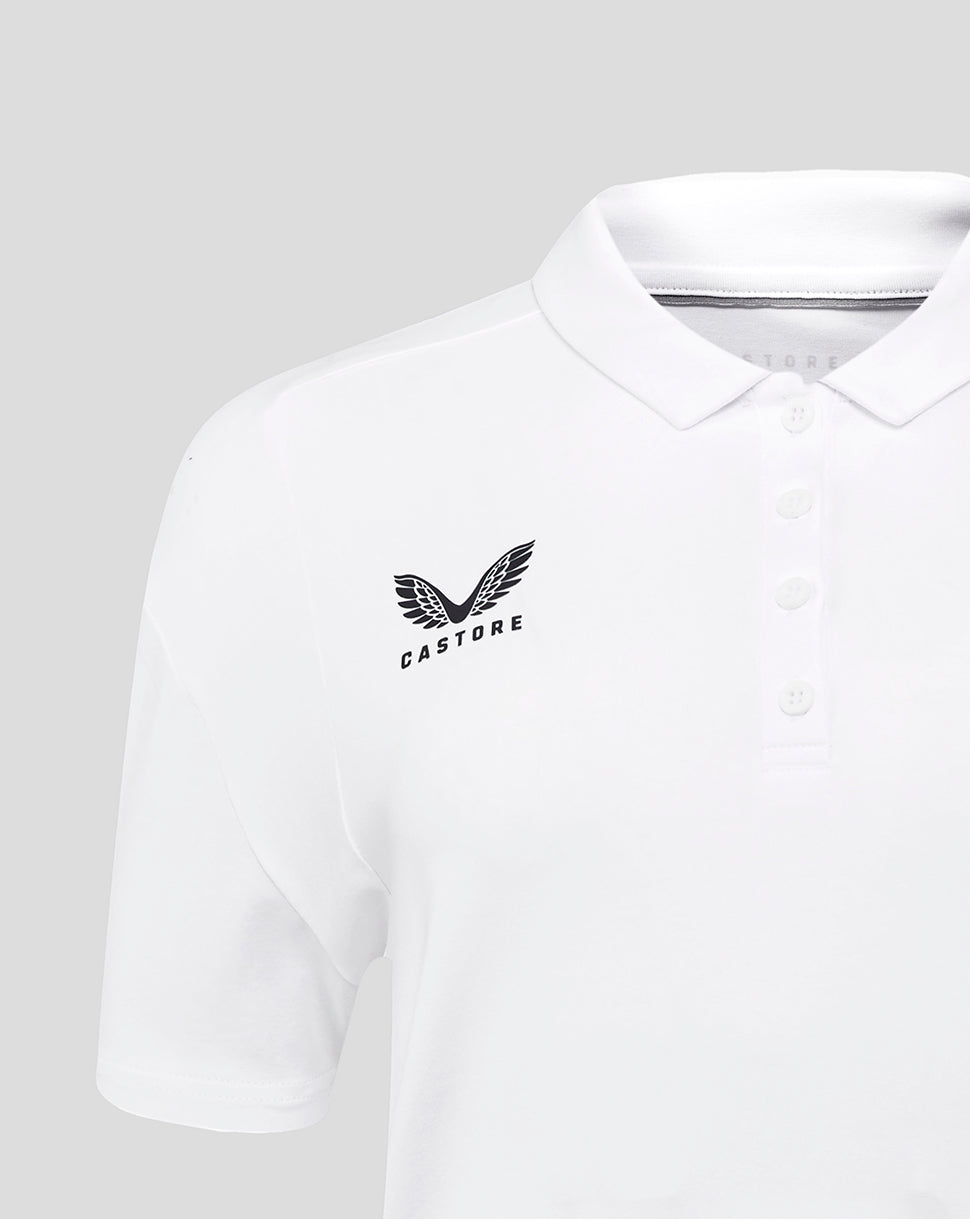 Close up of polo chest showing the Castore winged logo on the left.