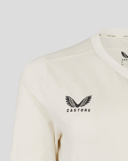 Close up of neck area on Cannoli Cream cricket jumper with ribbed collar and Castore branding along neck trim