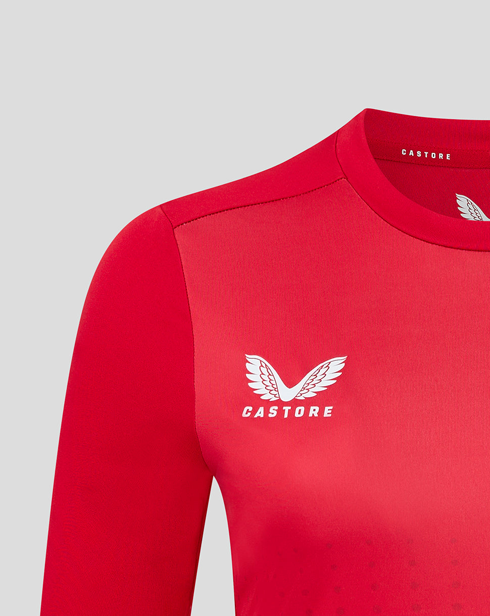 Close-up of gradient red training tee showing the white Castore logo on the left chest.