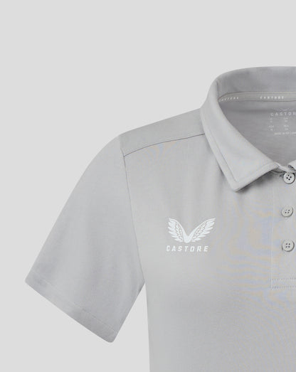 Close up of front chest on light gray Women's Cotton Leisure Polo with white Castore wings logo