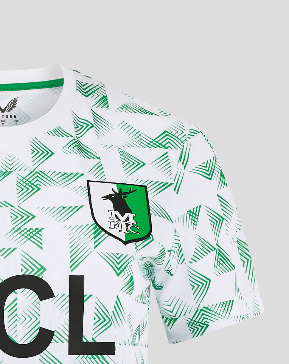 Shoulder and sleeve close up of Mansfield Away Shirt with geometric green print and crest