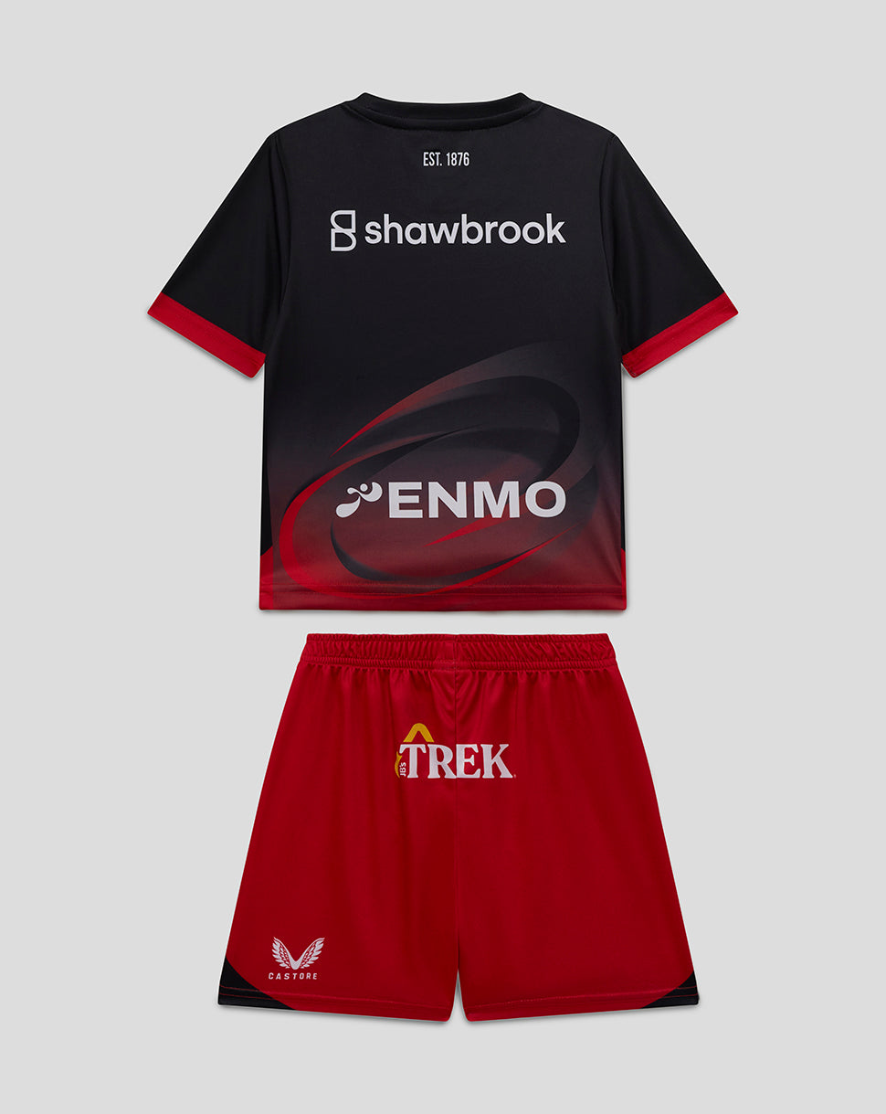 Back view of the Saracens infant home kit showing a black shirt with large sponsor print and red shorts.