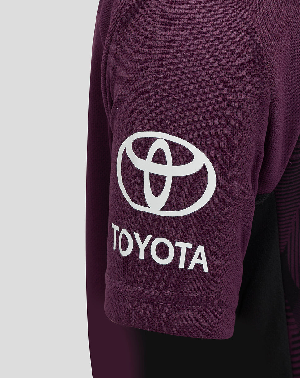 Close up of the purple sleeve showing a white Toyota logo on the jersey.
