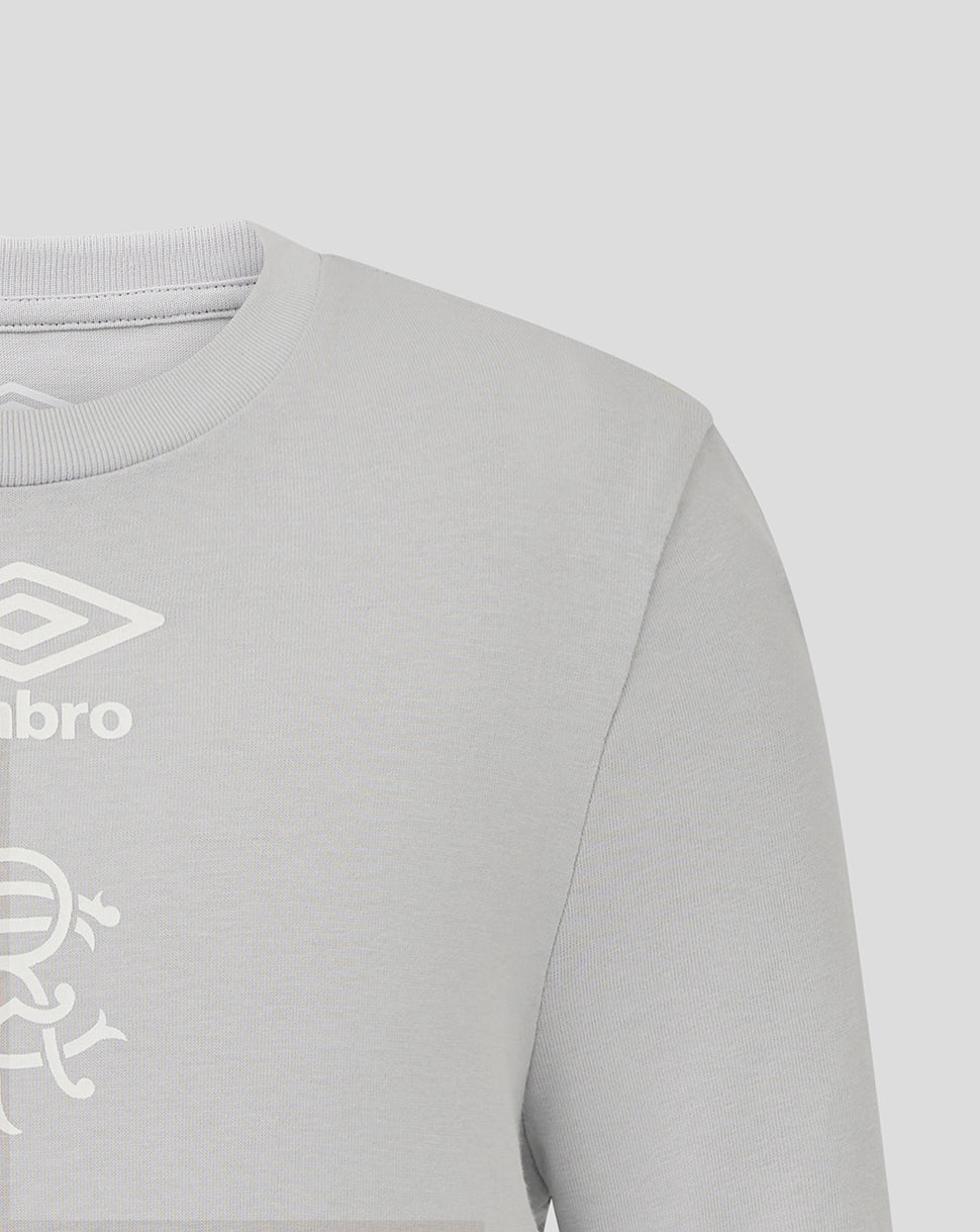 Light grey Rangers Junior 25/26 Presentation Logo Tee front close up with white Umbro logo and club crest