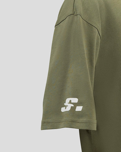 Close up of olive green sleeve showing white logo on the cuff of the Alpine Silverstone junior T-shirt