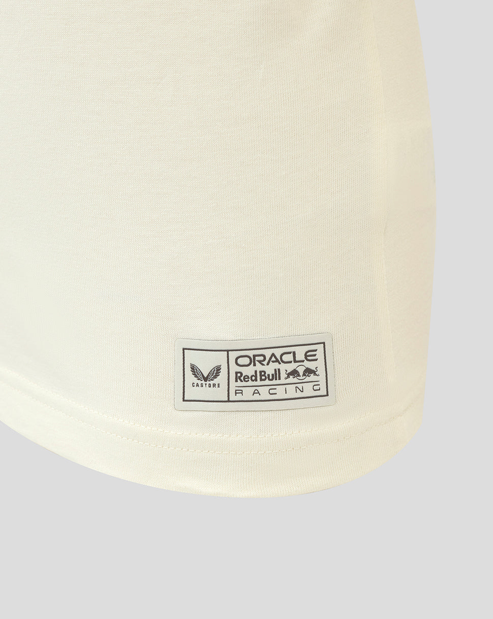 Close up of the T shirt hem showing a small Castore Oracle Red Bull Racing patch