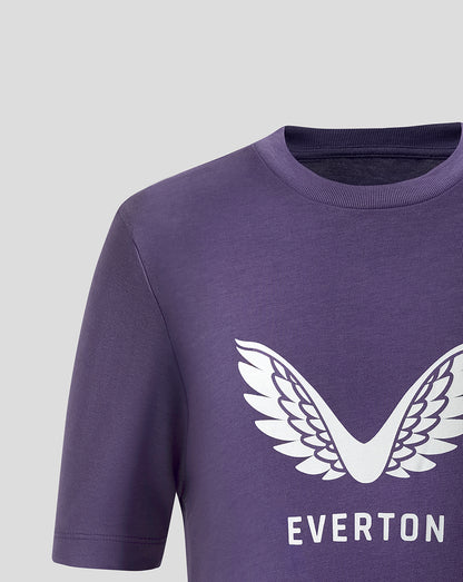 Close up of white wing logo and EVERTON lettering on a purple Loganberry Everton junior T shirt