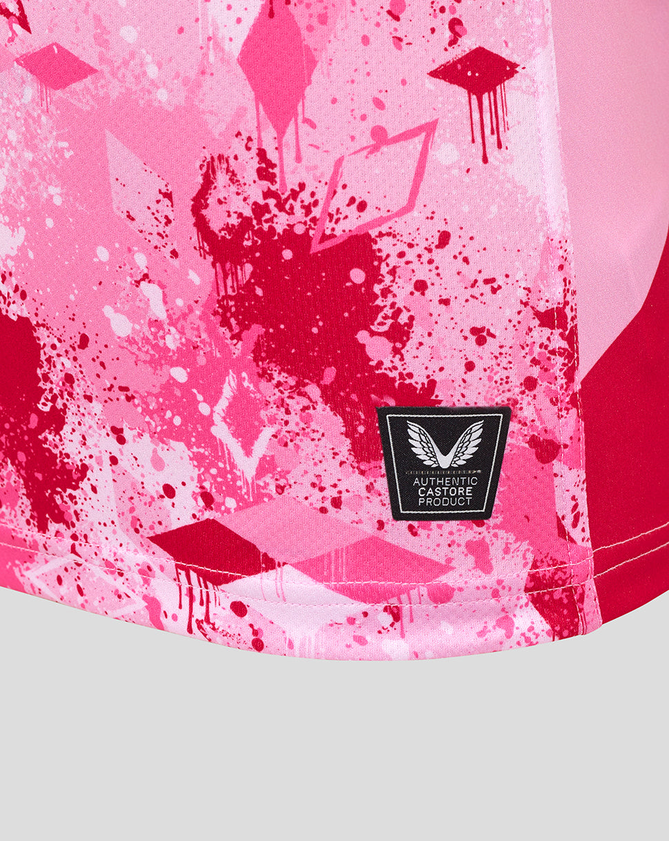 Lower hem detail of pink Harlequins away shirt with authenticity Castore product patch
