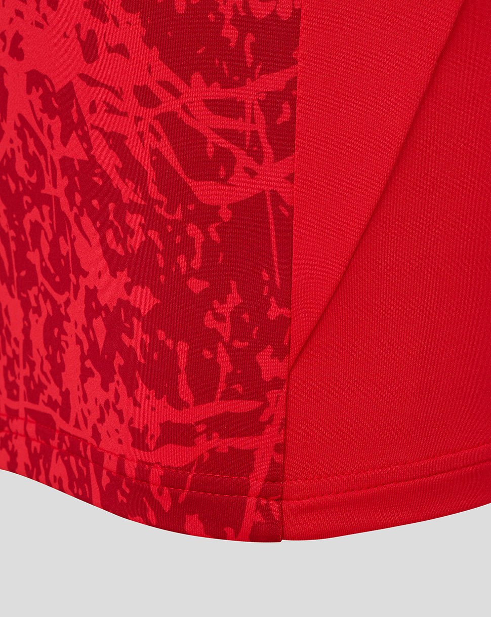 Close-up of the red abstract print on the front panel of the Saracens midlayer top