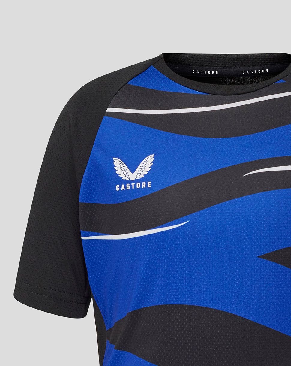 Close-up of the front upper chest showing blue and black graphic with Bath Rugby crest and Castore branding.