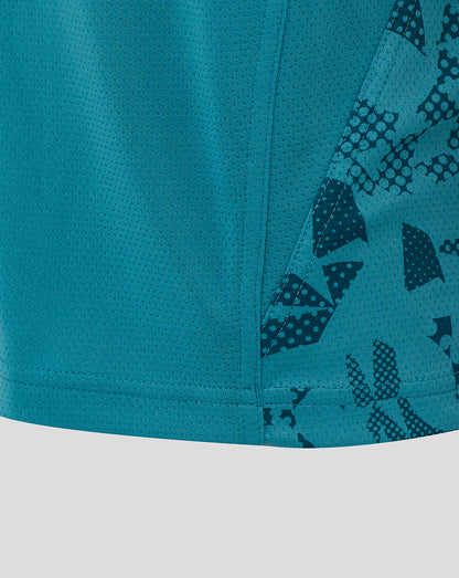 Close-up of hem and sleeve side panel on storm blue England Rugby Junior tee with printed geometric pattern