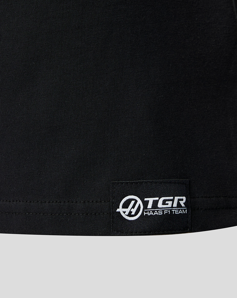 Woven label at the lower front hem of the black Haas F1 Team T shirt
