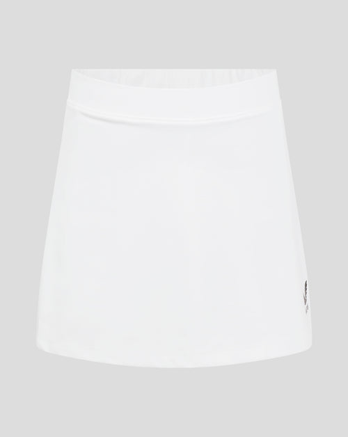 Close up of white junior skort waistband with elasticated band