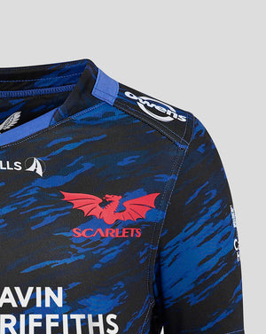 Close-up of Scarlets Junior Away shirt shoulder with blue camo print and red Scarlets crest