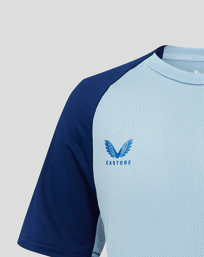 Shoulder and chest area of Rangers Junior training shirt with light blue body navy sleeve and Castore logo on chest