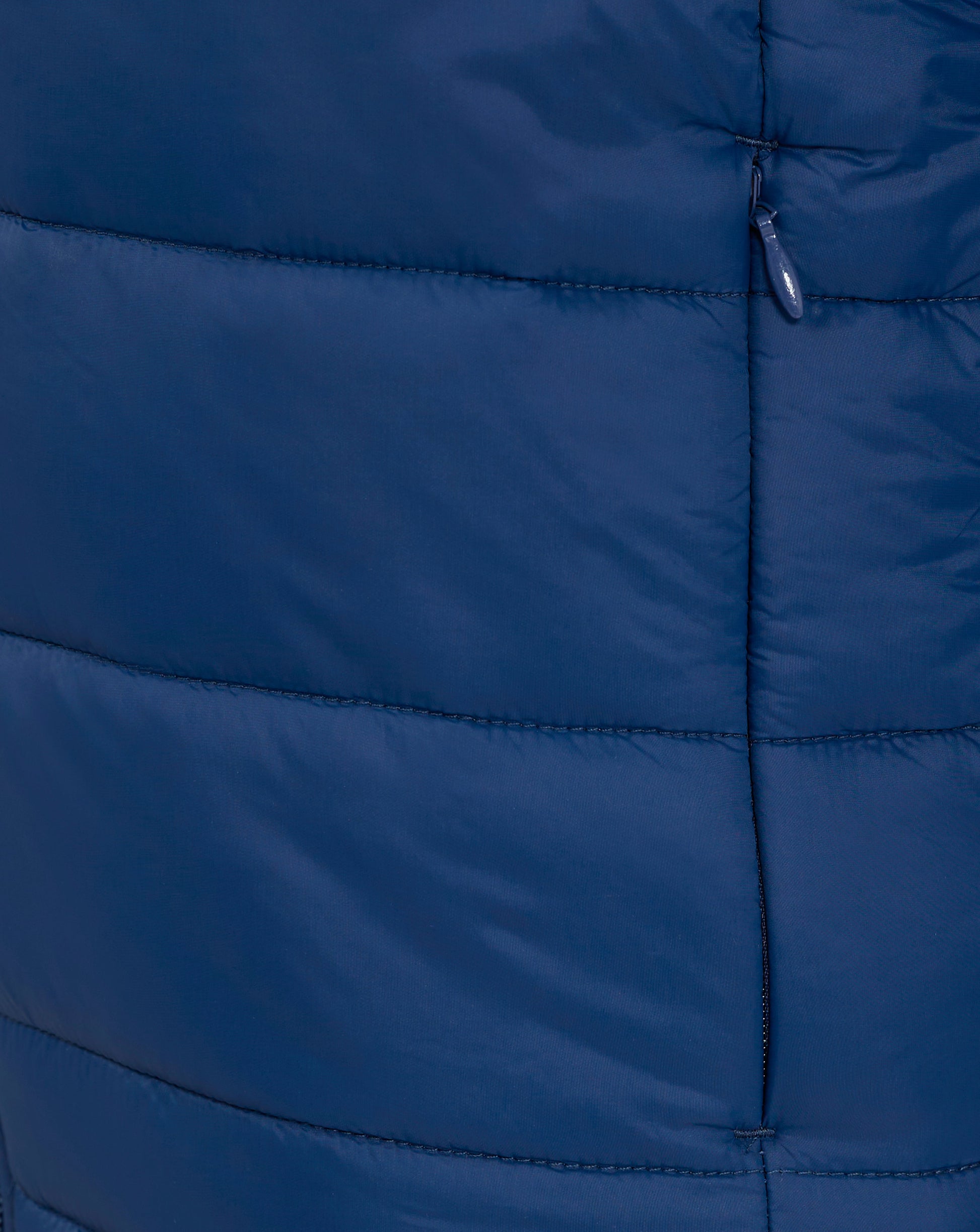 Close up of zipper and quilted panel on navy Rangers Junior core fan puffer jacket