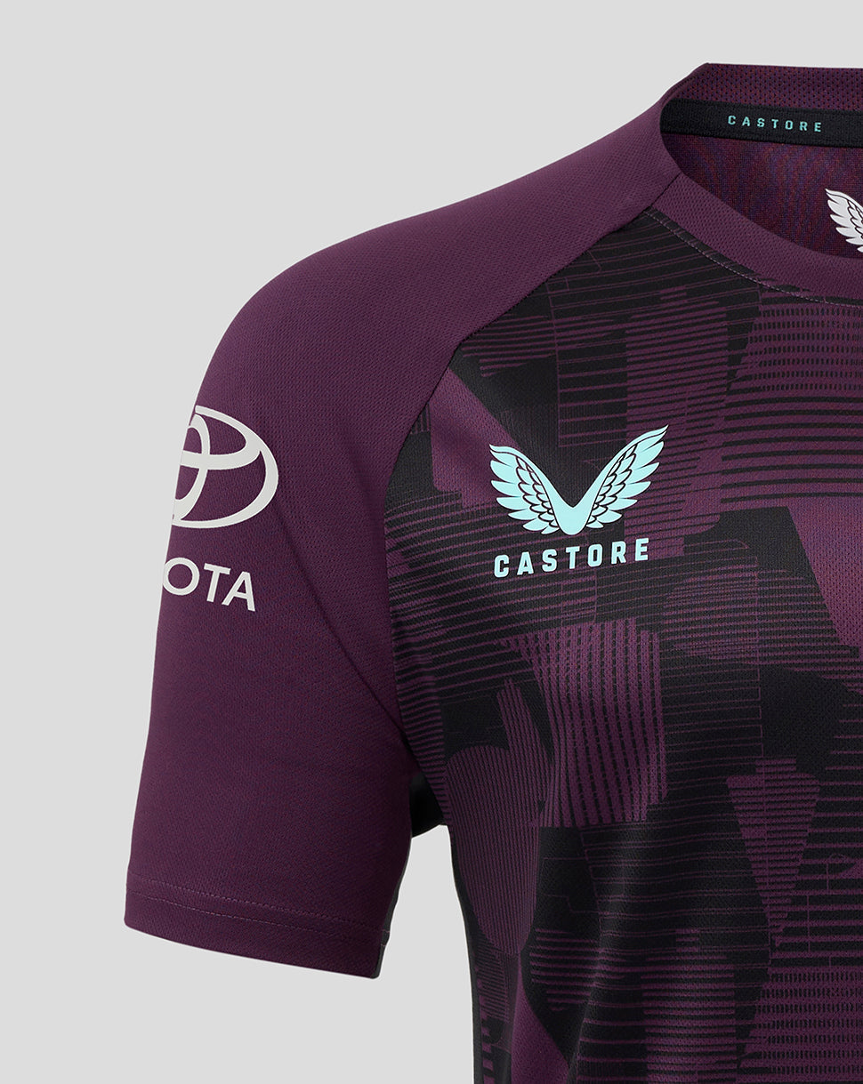 Close up of England Cricket Training short sleeve tee in blackberry wine and caviar with a light blue chest crest and panelled design.