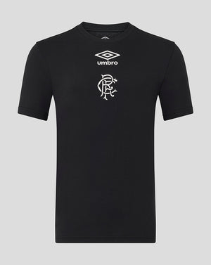 Front view of black Rangers Junior 25/26 presentation tee with Umbro logo above the club crest on the chest