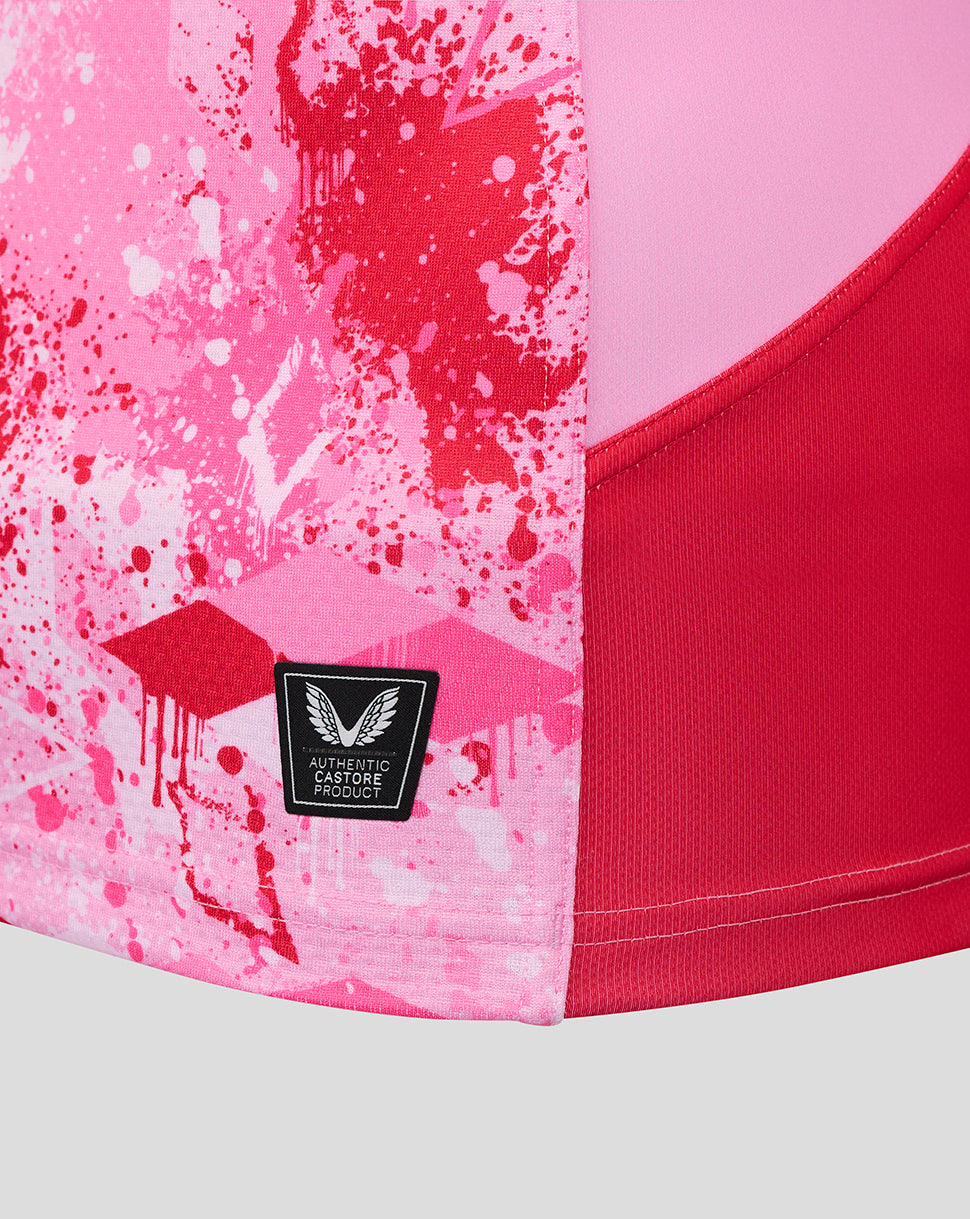 Close up of pink splatter fabric on the Harlequins away pro shirt showing the authentic Castore product badge.