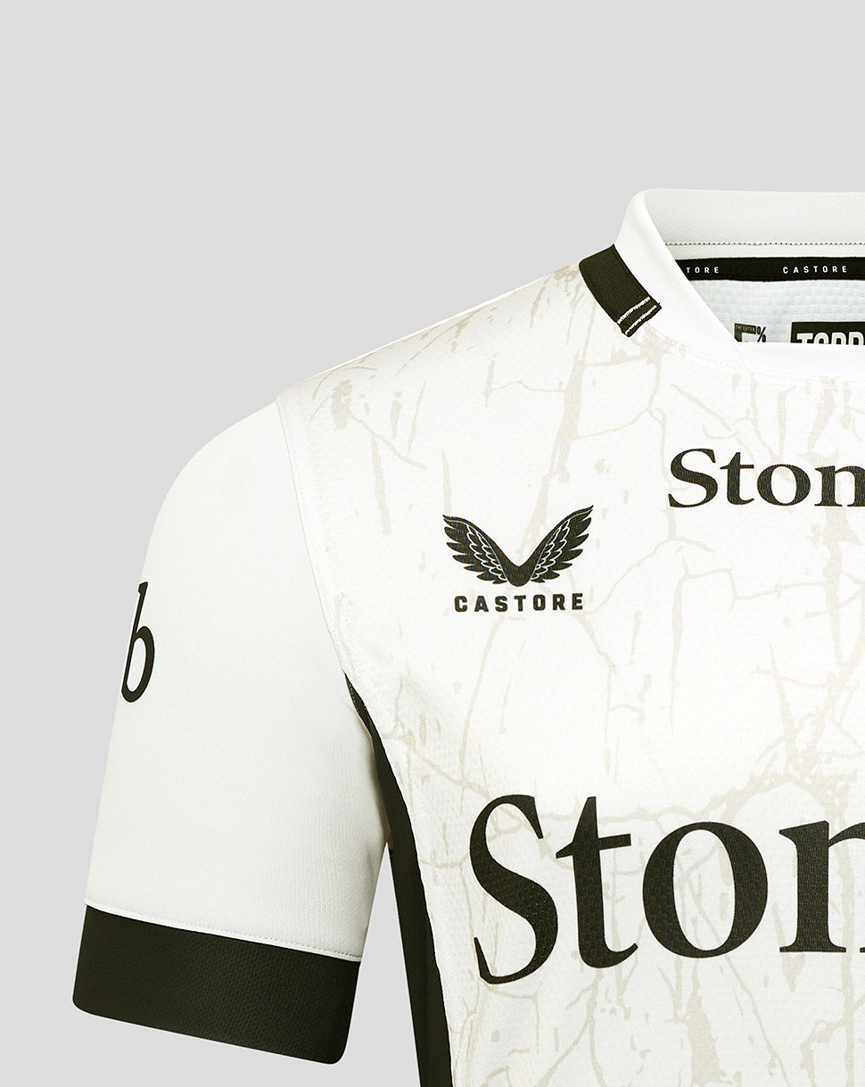Saracens shirt close-up of chest with StoneX sponsor and Castore branding on marble pattern.