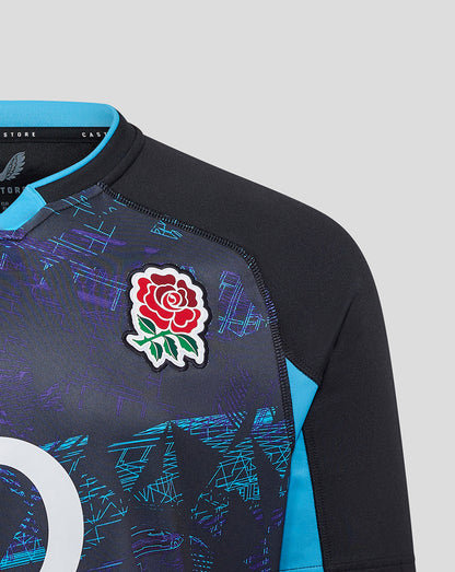 Close up of Men’s England Rugby Replica Alternate shirt with rose crest on left chest O2 logo center and blue collar trim.