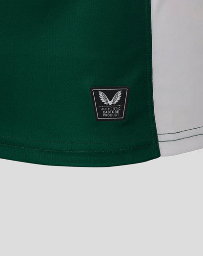 Lower hem area of the Leicester Tigers Junior replica shirt with authentic Castore product patch on green fabric