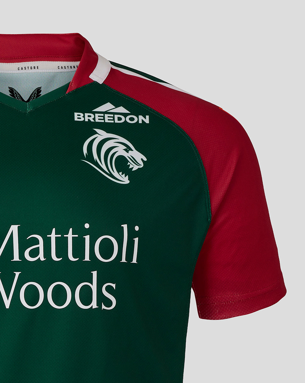 Close up of the Breedon logo and tiger head crest on the Leicester Tigers replica home shirt