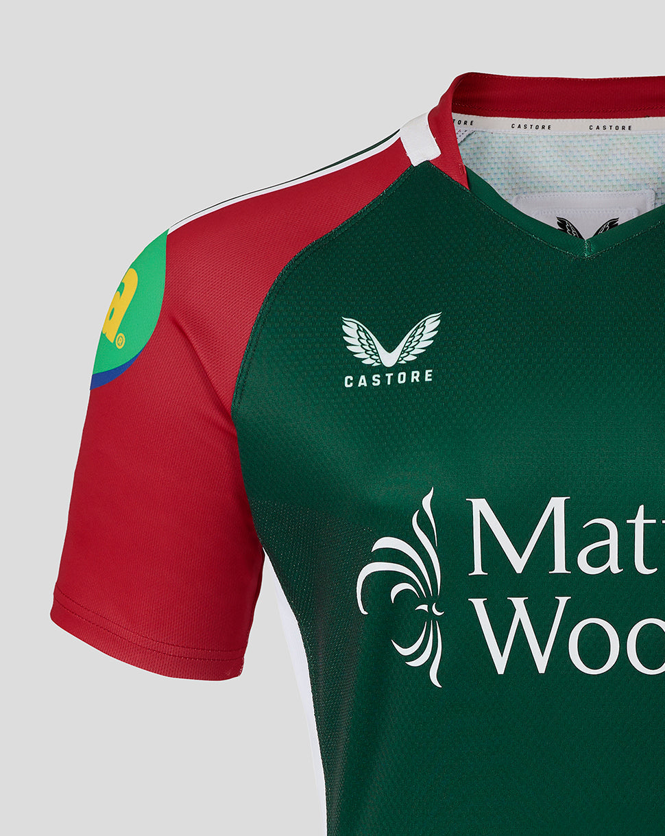 Close-up of the Leicester Tigers Junior 25/26 Pro Home Shirt chest area showing Castore logo and Mattioli Woods branding