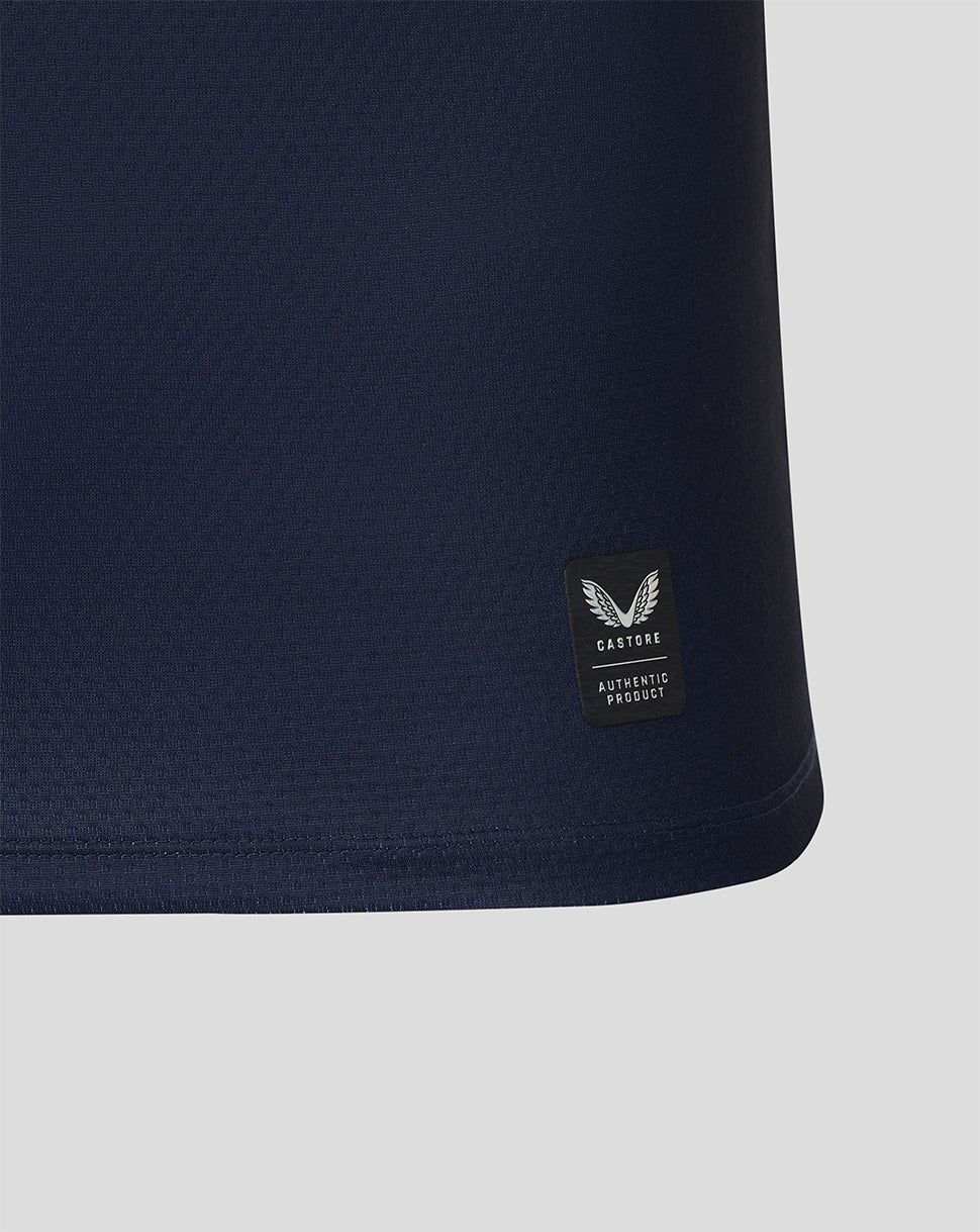 Close up of navy jersey hem with Castore authentic product badge.